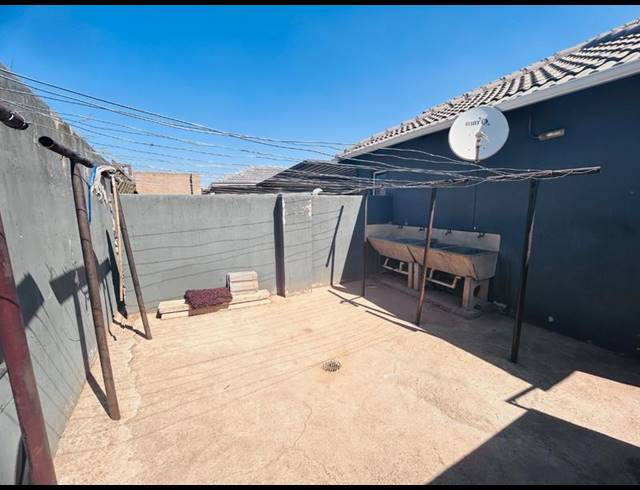 12 BEDROOM HOUSE FOR SALE IN PROTEA GLEN